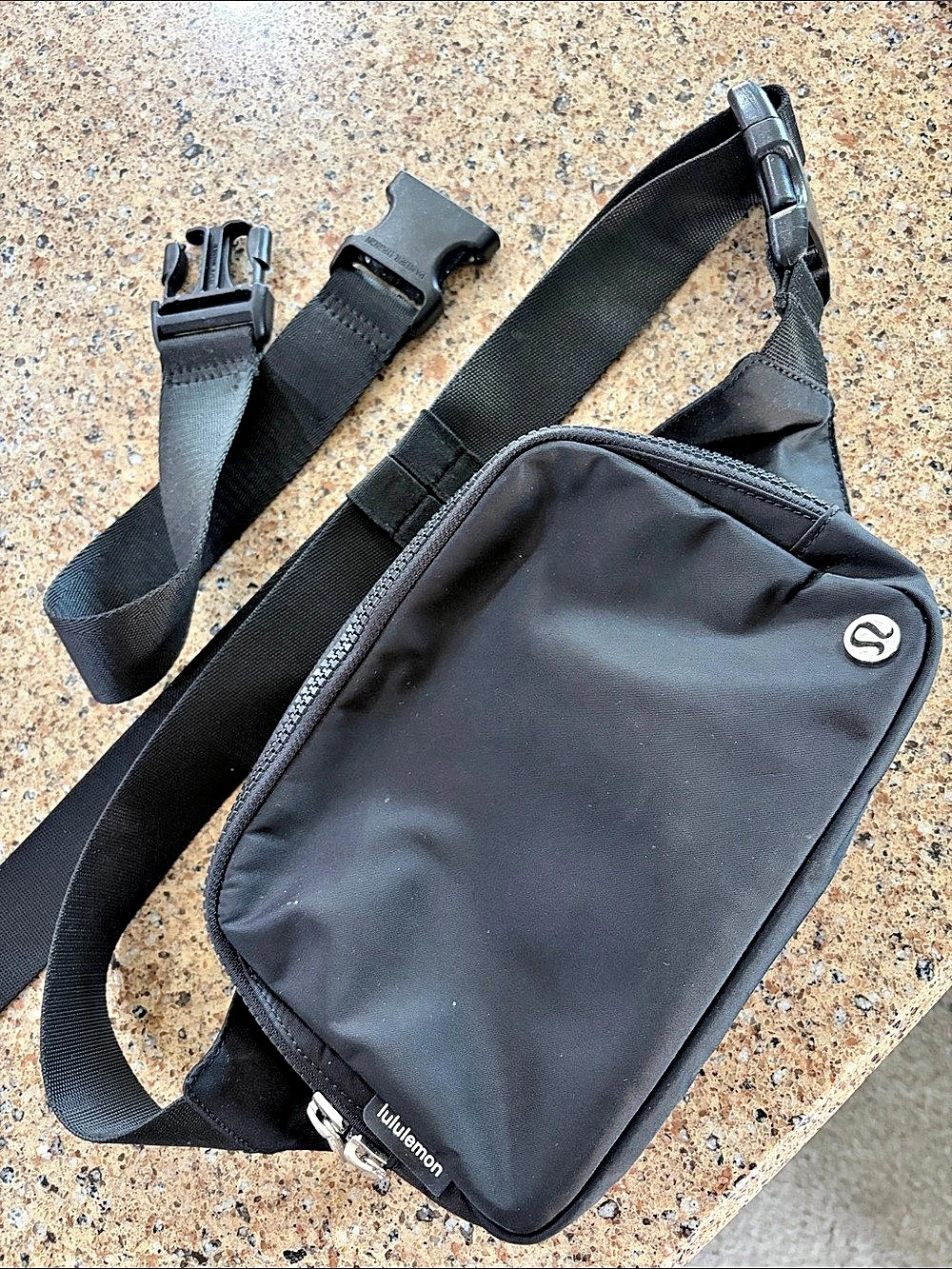 Lululemon Black Everywhere Belt Bag 2L